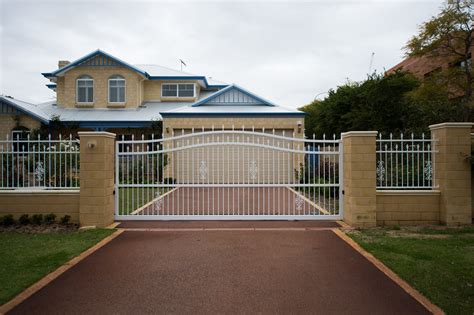 Front gate - Double-leaf Swing Gates are a solid a structure mounted to a steel or brick posts by means of an assembly plate. The leaves operate on hinges installed in the axis of the gate and …